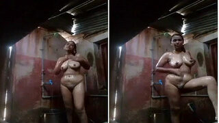 Istri Desa Tamil Bergairah Bikin Video Mandi Bugil Buat Suami Tersayang