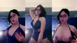 Julia Lea Pamer Uting Coklat Mulus Bikin Ngilu