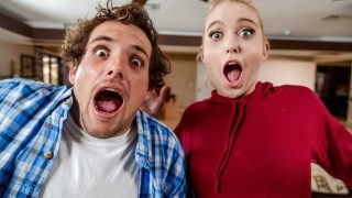 Mainin kontol Chloe Cherry di Pleasureville: Episode 1 Parodi Ngewe Gila dari DigitalPlayground