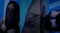 Wanita bercadar coklat, toketnya montok bikin makin liar.