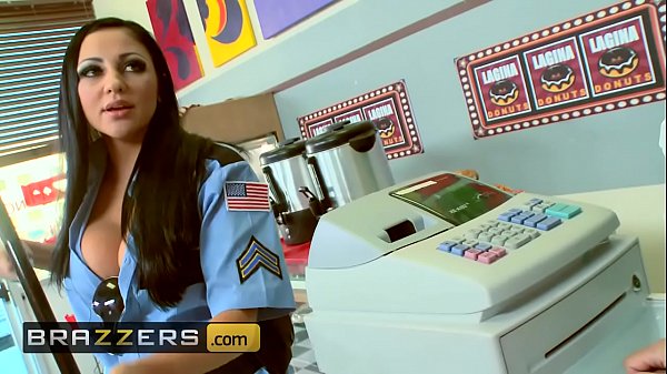 Seragam ketat, TITS gede goyang-goyang – (Audrey Bitoni, Honey White, Johnny Sins) – Boston Cream – Brazzers