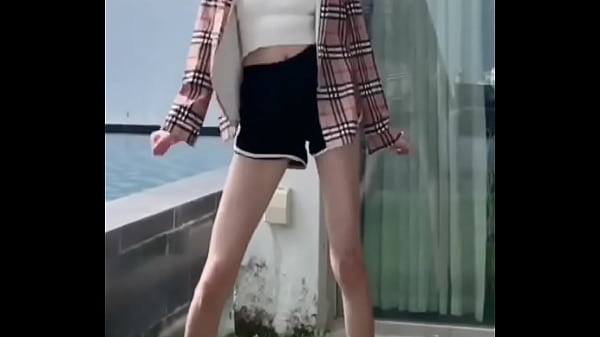 Chen Yi Li, cewek China seksi yang bikin ngiler.