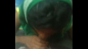 Desi auntie ngemis di kereta lokal, mainin kontol sampai crot