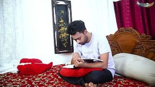 Ibu tiri montok seksi digebuk habis sama anak tiri di rumah sepi, film penuh aksi nafsu (dubbing Hindi).