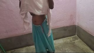 Desi cewek super seksi baru, jilat kontol panjang sampe basah