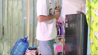 Ngentot ibu tiri berjilbab, nafsu terpendam pecah di atas ranjang.