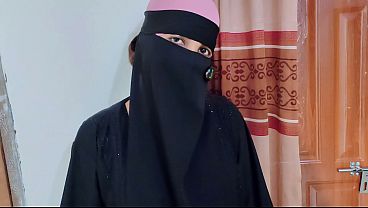 Jasmine si jilbab nakal digebukin sama orang asing sampe njerit-njerit.