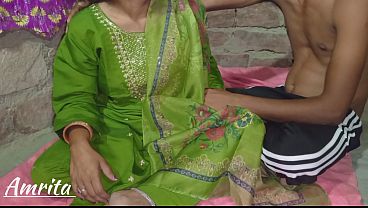 Sialan, abang ipar desi India lagi ngewein adik ipar, panas banget.