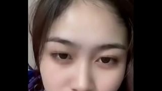 Cewek Indonesia live, goyangin tuh paha biar makin basah