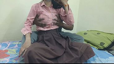 Cewek kuliahan India digebukin doi di kamar kos, crot di dalem