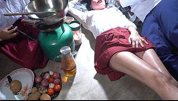 Dapur XXX India, si step sister desi, panas dan nakal di dapur.