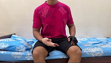 Ibu tiri bantu anak tiri yang luka mandi, malah godain dia. Akhirnya ngehisap kontolnya, sebelum digenjot habis-habisan.