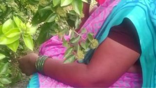 Bhabhi India di desa, ngentot di alam terbuka, bikin makin liar