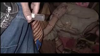 Bini orang di desa India digebukin sama selingkuhannya