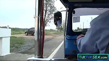 Ibu-ibu Thailand amatir dijemput dari jalanan, dibawa jalan-jalan panas
