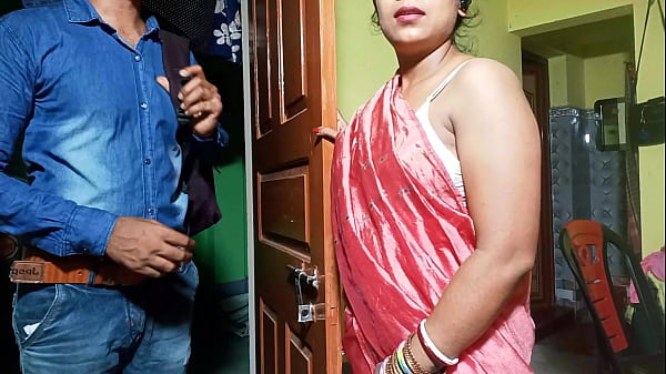 ब्रा बेचने का बहाना बनाकर भाभीजी को चोदा, पूरी हिंदी आवाज में इंडियन पोर्न