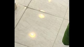 سباك وصاحبه ينيكوا واحدة مصرية شرموطة – صوتها يهيج وجسمها يذوب
