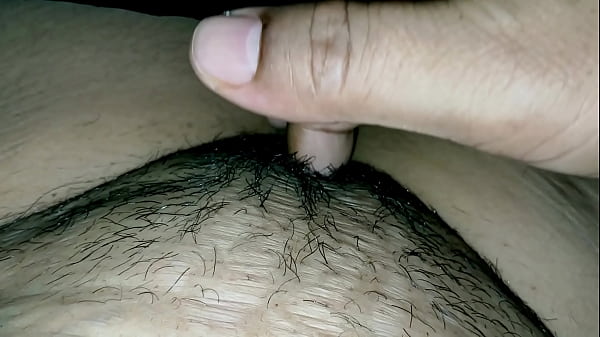 Ibu tiri montok setuju tidur seranjang dengan anak tiri.