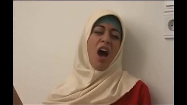 Nih bos, tante berjilbab arab muslim siap digoyang, 1101689 nomor hotnya