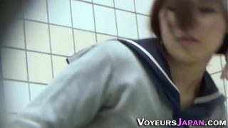 Cewek ABG Jepang mainin kacangnya