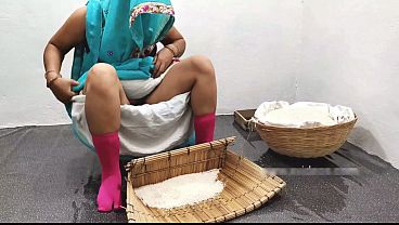 Desi gadis desa India ngewe di sawah.