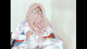 Tante seksi Indonesia lagi viral colmek pakai botol, bikin pengen liat langsung