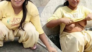 Janda muda montok digebukin suami di atap rumah, video bokep desa cewek India hot banget.