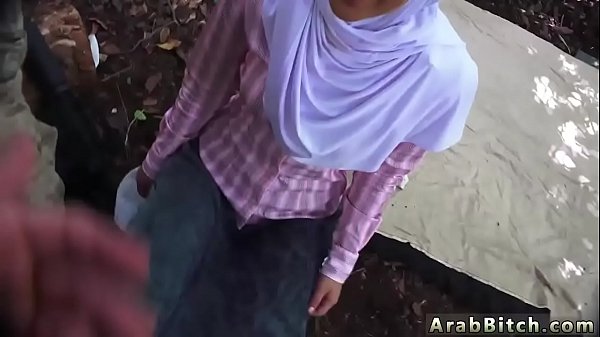 Cewek Arab ngewe pelajar Cina di rumah kontrakan, pulang sekolah langsung digenjot.