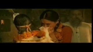 Nih lagu Hindi bikin makin greget, pas lagi pengen ngerasain nikmatnya cinta di sela-sela badan yang basah kuyup.