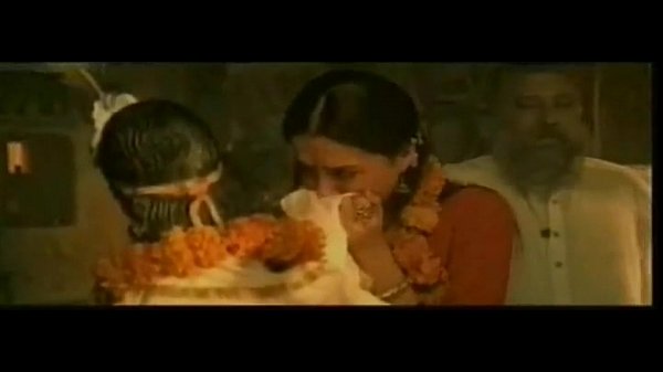 Nih lagu Hindi bikin makin greget, pas lagi pengen ngerasain nikmatnya cinta di sela-sela badan yang basah kuyup.