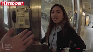 Tonton May Thai dan Charlie Dean, cewek Asia ABG lagi liburan malah ngerasain kontol gede di luar negeri, POV panas bikin makin bernafsu.