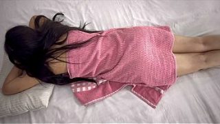 NRI cewek sialan dapet pantatnya diremas-remas pelayan, lalu kontolnya ngejilat memek sambil pantat gede digoyang.