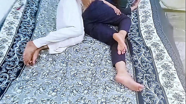 Desi gadis malu-malu yang manis ngerasain pertama kali, video desa cewek kampung pertama kali ngentot