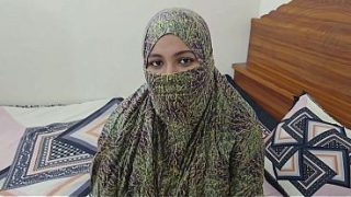 Ngewe temen hijab yang lagi pake jilbab.