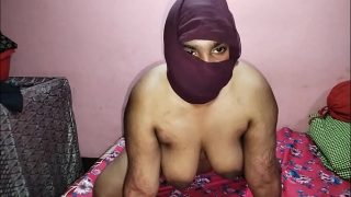 Make-up wala gandu ghar pe hi sexy Indian model client ki chut faad di, Hindi audio mein chudai ki awaaz
