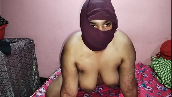 Make-up wala gandu ghar pe hi sexy Indian model client ki chut faad di, Hindi audio mein chudai ki awaaz