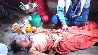 Ibu tiri di dapur India, panasnya dokter bikin basah—versi Hindi penuh nafsu.