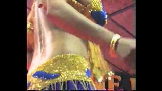 Tukang goyang India bikin meleleh