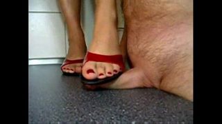 Bhabhi India seksi injak-injak kontol si Devar sampai lembek