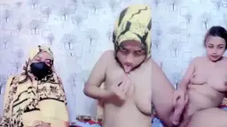 Jilbab kuning bikin panas, bugil show bikin makin liar.