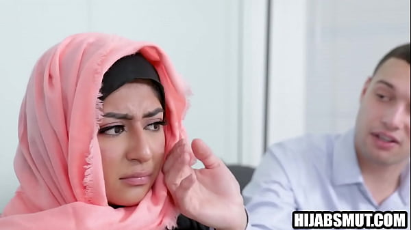 Gadis hijab terpaksa digarap bule Amerika, nggak ada pilihan lain.