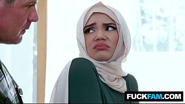 WTF, Pasangan Hijab Manis Ini Ngentot Pertama Kali Bareng Tukang Ledeng Naudi Nala & Jason Sarcinelli