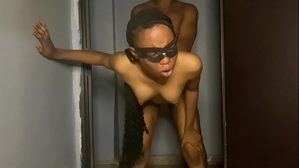 Ibu tiri yang horny rela lakukan apa aja biar dapetin kontol kakak tirinya.
