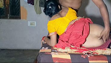 Bhabhi panas digojlok keras dari belakang sama adik ipar sambil nahan erangan.