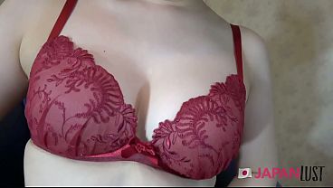 Bokep Jepang montok, memeknya dikocok sampai penuh