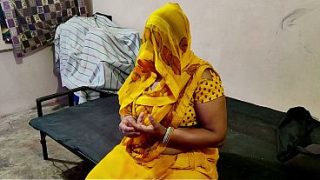 Cewek India paruh baya lagi digebukin habis-habisan