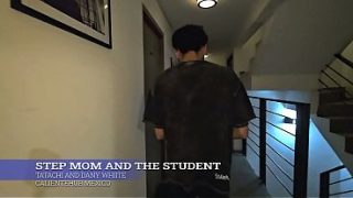 Ibu tiri lagi ngajarin muridnya soal panasnya pelajaran nakal.