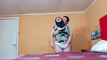 Wanita berhijab digeboyong gaya doggy, nafsu teriak minta digebuk.