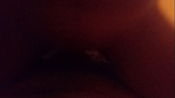 Desi nunggingin gue sambil goyang-goyang hot.
