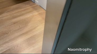 Liburan seru main kakak tiri – Naomi Noel, ngewe bareng sampai puas.